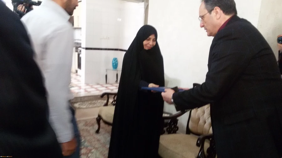 دیدار آقای دکتر مهر محمدی سرپرست دانشگاه فرهنگیان با خانواده شهید عبداله برزگ