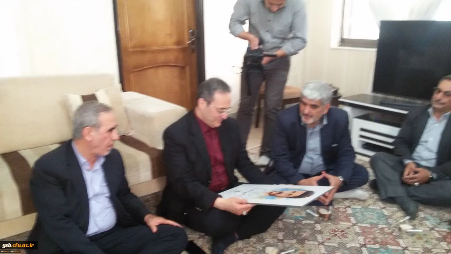 دیدار آقای دکتر مهر محمدی سرپرست دانشگاه فرهنگیان با خانواده شهید عبداله برزگ