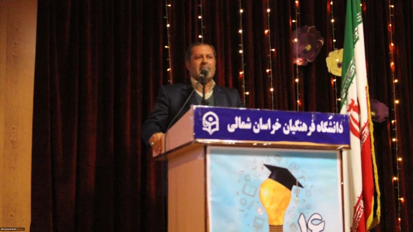دکتر صفرزاده سرپرست دانشگاه فرهنگیان خراسان شمالی در مراسم 16 آذر در جمع دانشجویان گفت:
انسان ها دانا و خصوصا دانشجویان، دیده بانان فهیم جامعه هستند