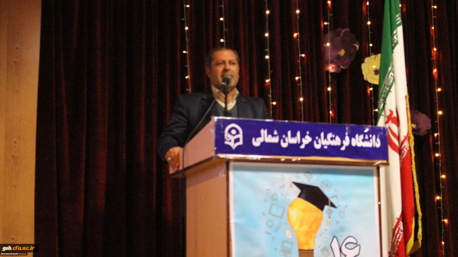 دکتر صفرزاده سرپرست دانشگاه فرهنگیان خراسان شمالی در مراسم 16 آذر در جمع دانشجویان گفت:
انسان ها دانا و خصوصا دانشجویان، دیده بانان فهیم جامعه هستند