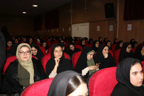 دکتر صفرزاده سرپرست دانشگاه فرهنگیان خراسان شمالی در مراسم 16 آذر در جمع دانشجویان گفت:
انسان ها دانا و خصوصا دانشجویان، دیده بانان فهیم جامعه هستند