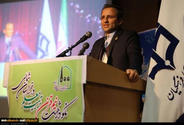 دکتر طاهری نیا معاون پژوهش و فناوری دانشگاه فرهنگیان کشور در مراسم نکوداشت یکصدمین سال تاسیس تربیت در خراسان شمالی گفت: 
پژوهش کردن برای پژوهش خطا است، پژوهش برای حل مسئله درست است.