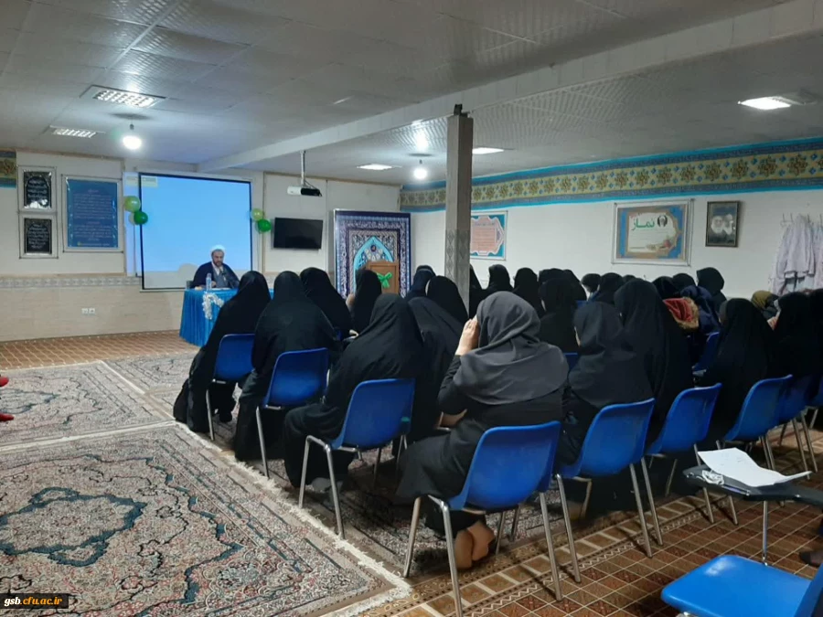 نشست دانشجو معلمان  با حجه السلام مویدی استاد بنیاد مهدویت قم