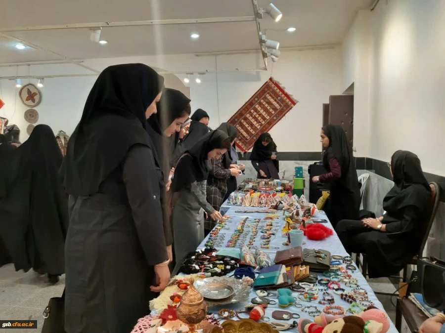 شرکت دانشجو معلمان در روز دوشنبه ساعت 10 الی 12 درنمایشگاه هنری