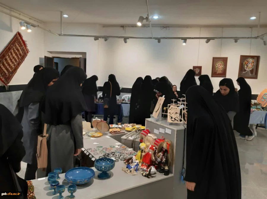 شرکت دانشجو معلمان در روز دوشنبه ساعت 10 الی 12 درنمایشگاه هنری