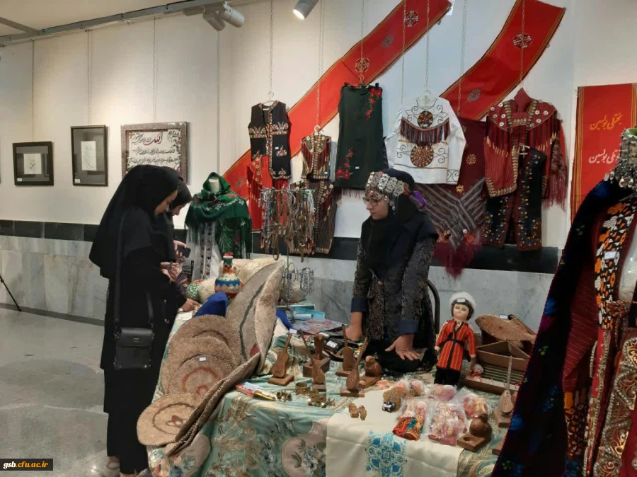 شرکت دانشجو معلمان در روز دوشنبه ساعت 10 الی 12 درنمایشگاه هنری