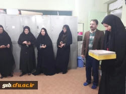 به مناسبت 16 آذر روز دانشجو ، حضور مسئولین پردیس در سرای دانشجویی و اهداء گل 