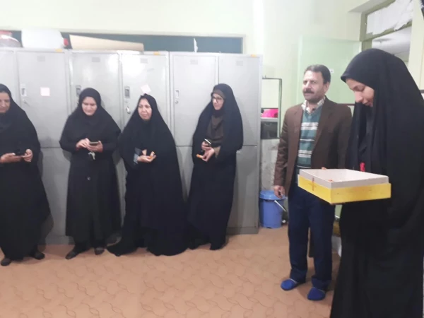 به مناسبت 16 آذر روز دانشجو ، حضور مسئولین پردیس در سرای دانشجویی و اهداء گل 