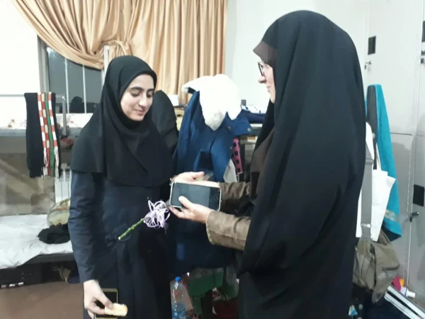 به مناسبت 16 آذر روز دانشجو ، حضور مسئولین پردیس در سرای دانشجویی و اهداء گل 