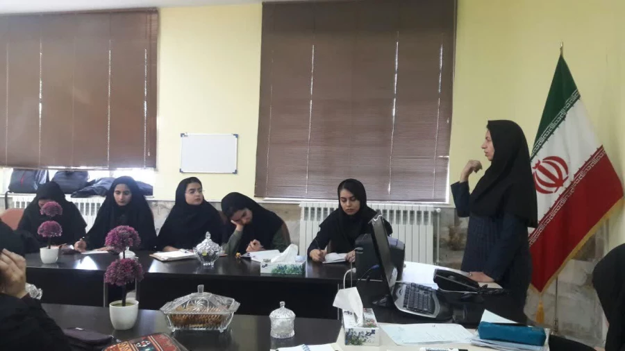 برگزاری کارگاه علمی تخصصی فلسفه برای کورک با حضور استاد مریم عفتی دکترای فلسفه تعلیم و تربیت و تسهیلگر فلسفه برای کودک